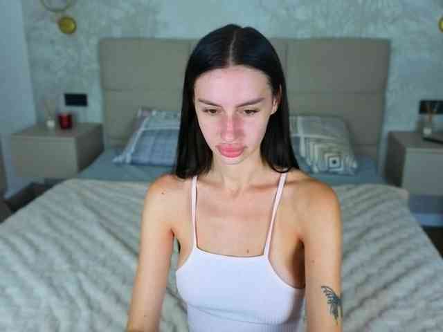 SnowWhiteee webcam