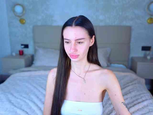 SnowWhiteee webcam