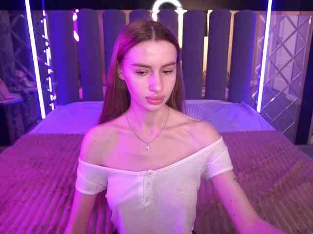 SnowWhiteee webcam