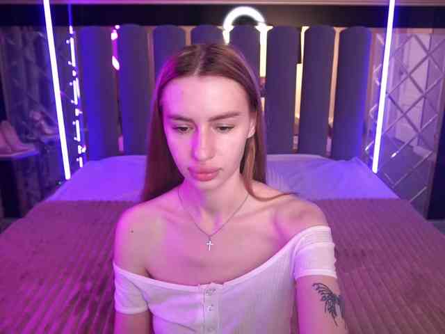 SnowWhiteee webcam