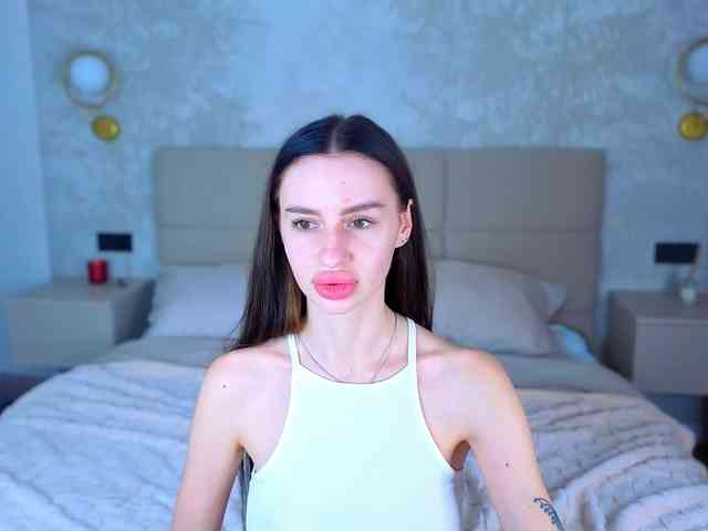 SnowWhiteee webcam
