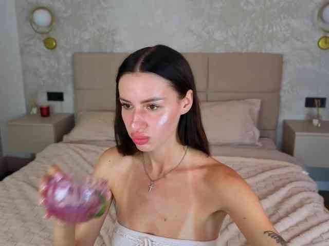 SnowWhiteee webcam
