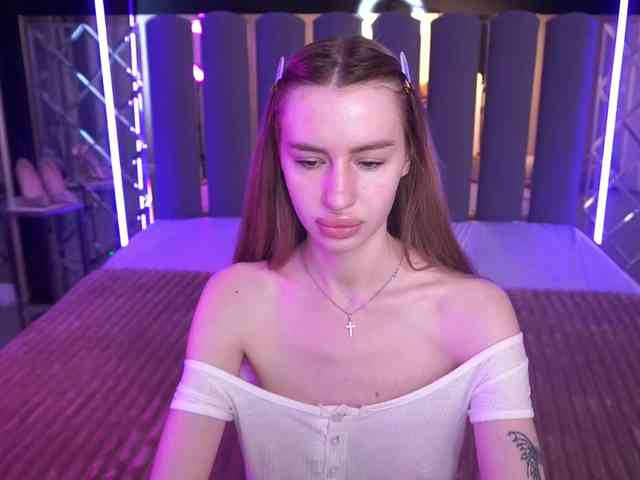 SnowWhiteee webcam