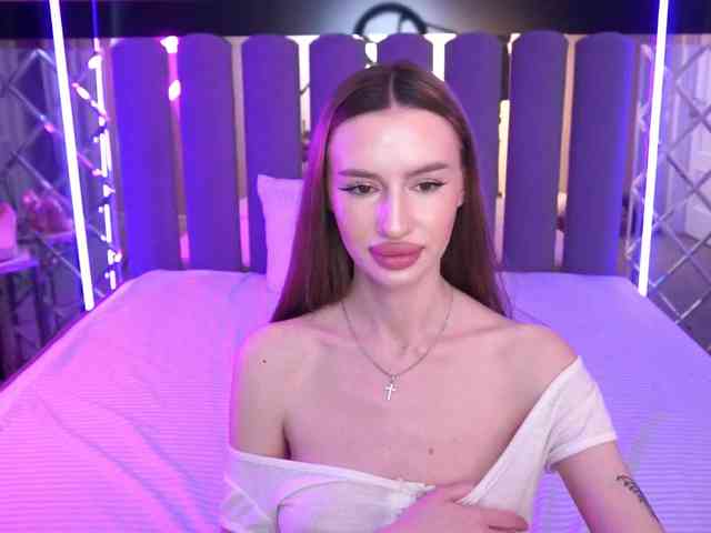 SnowWhiteee webcam