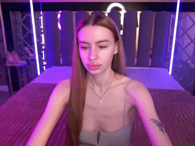 SnowWhiteee webcam