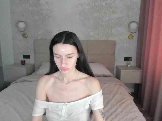 SnowWhiteee webcam