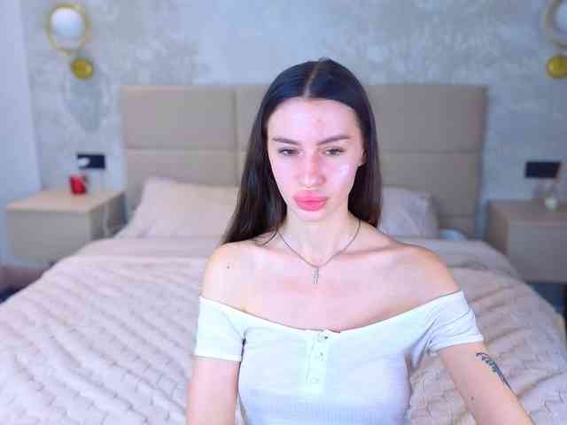 SnowWhiteee webcam