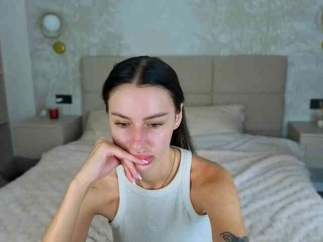 SnowWhiteee webcam