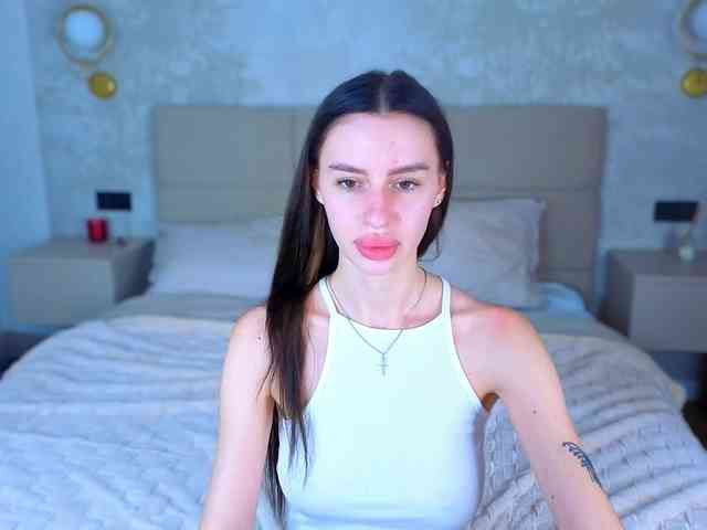 SnowWhiteee webcam