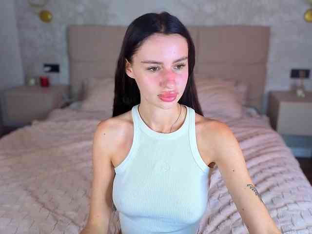 SnowWhiteee webcam