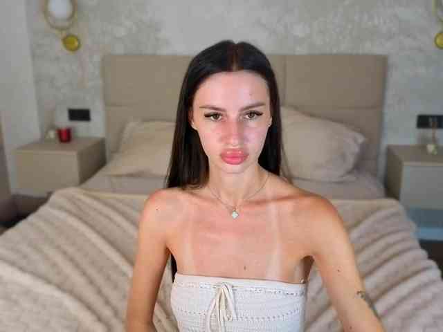 SnowWhiteee webcam