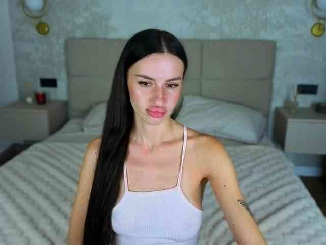 SnowWhiteee webcam