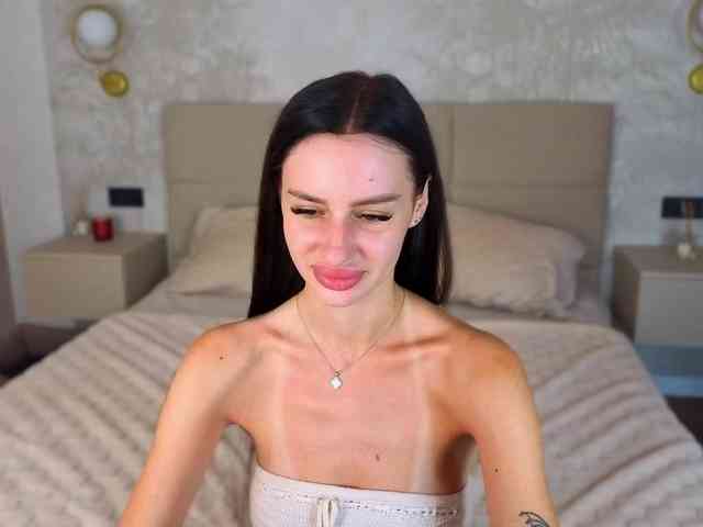SnowWhiteee webcam