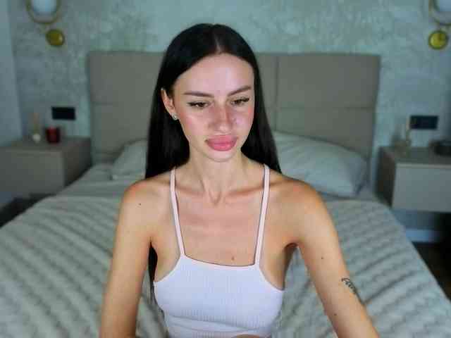 SnowWhiteee webcam