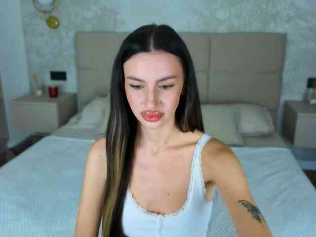 SnowWhiteee webcam