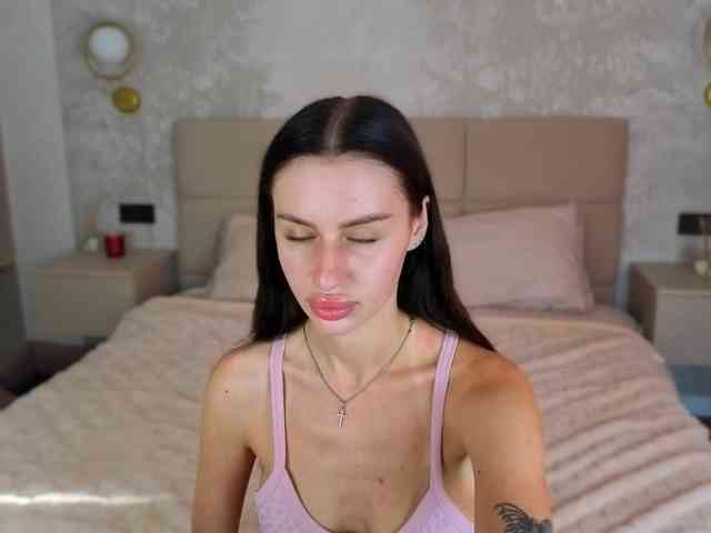 SnowWhiteee webcam