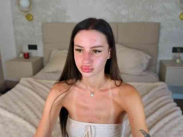 SnowWhiteee webcam