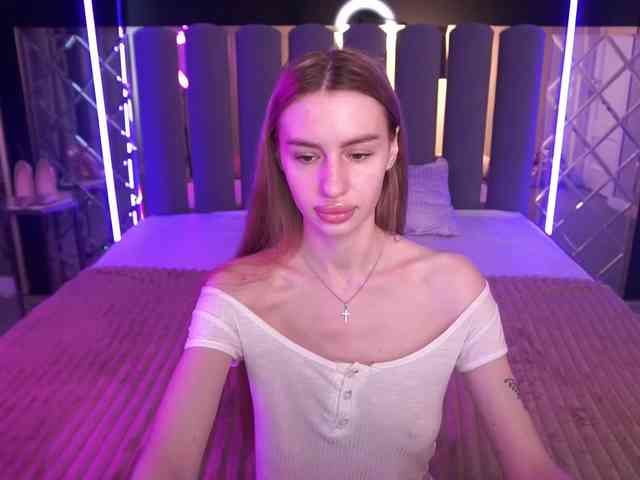 SnowWhiteee webcam