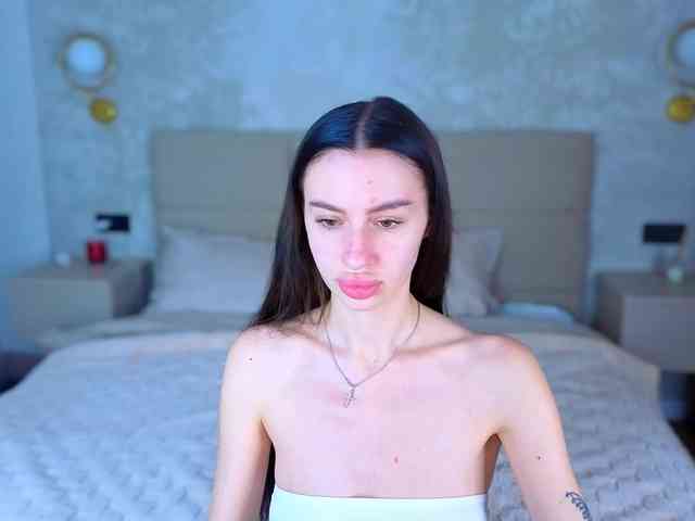 SnowWhiteee webcam