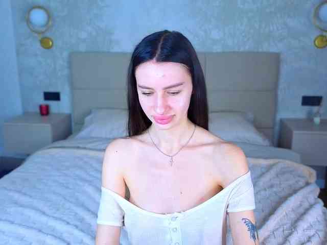 SnowWhiteee webcam