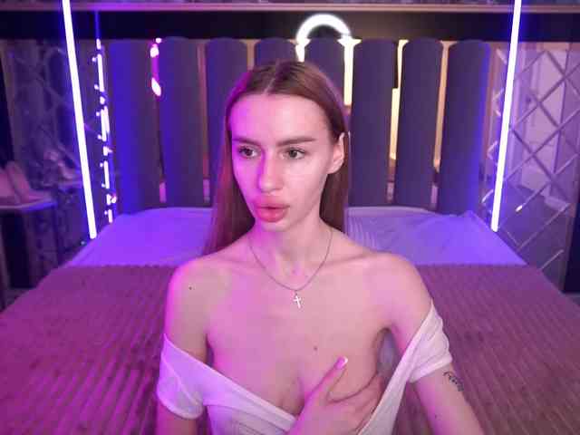 SnowWhiteee webcam