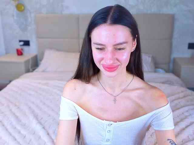 SnowWhiteee webcam