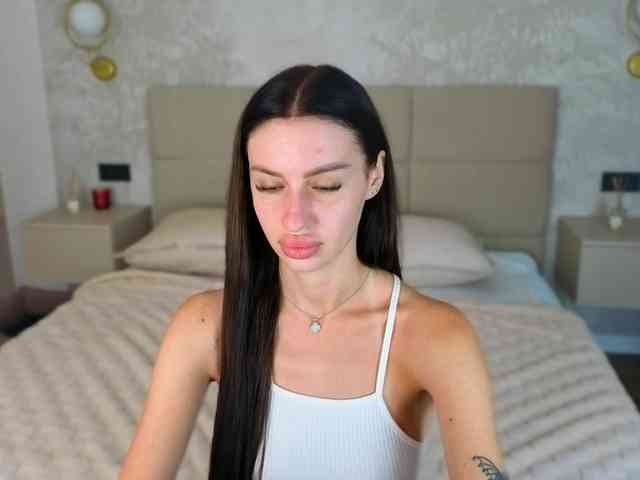 SnowWhiteee webcam