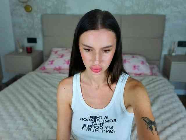 SnowWhiteee webcam