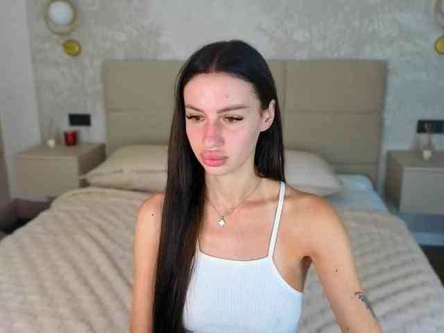 SnowWhiteee webcam