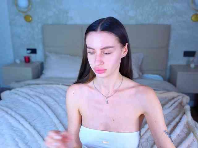 SnowWhiteee webcam