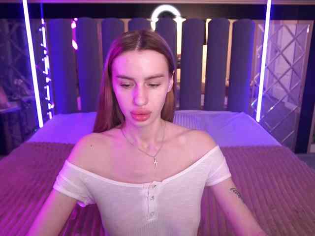 SnowWhiteee webcam