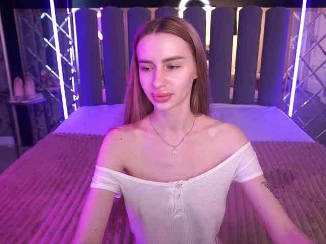 SnowWhiteee webcam
