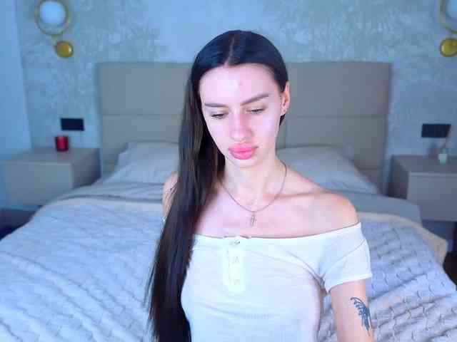 SnowWhiteee webcam
