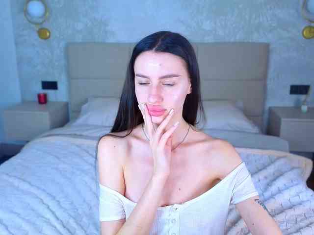 SnowWhiteee webcam