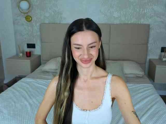 SnowWhiteee webcam