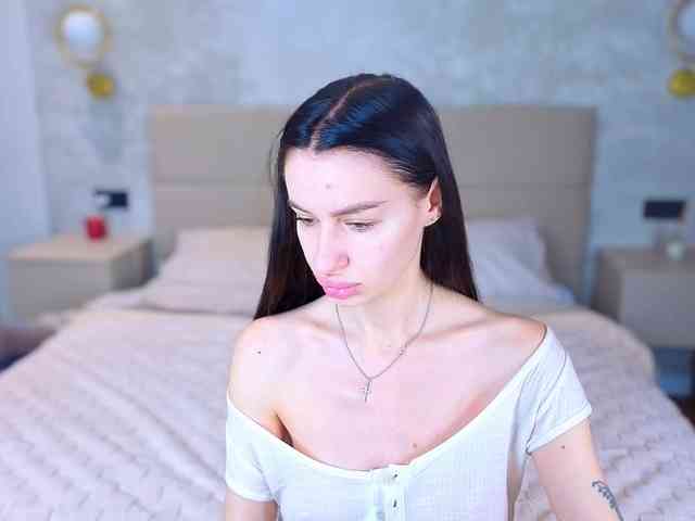 SnowWhiteee webcam