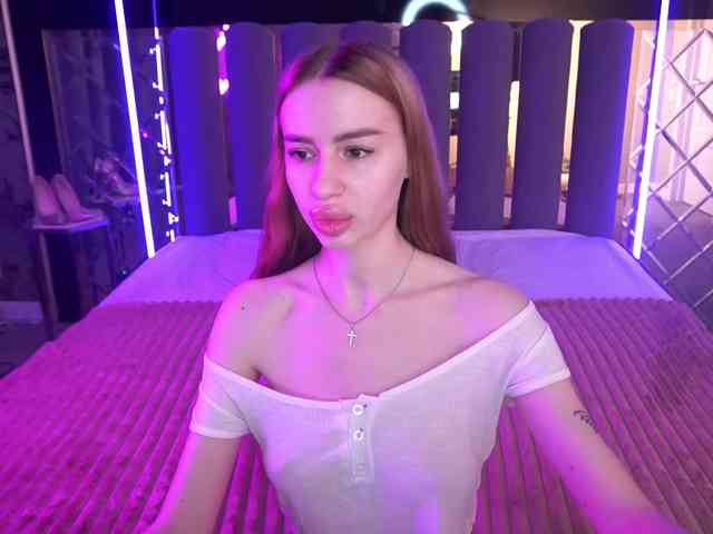SnowWhiteee webcam