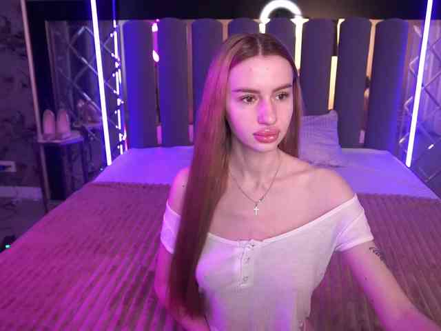SnowWhiteee webcam