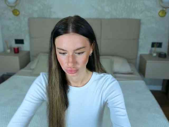 SnowWhiteee webcam