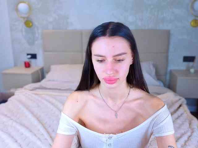 SnowWhiteee webcam