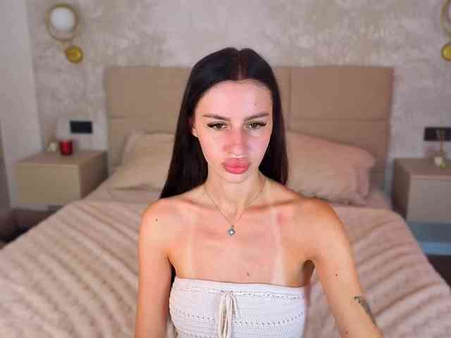 SnowWhiteee webcam