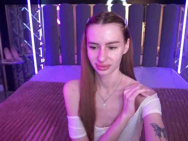 SnowWhiteee webcam