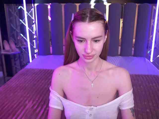 SnowWhiteee webcam