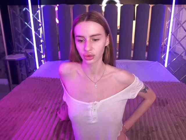 SnowWhiteee webcam