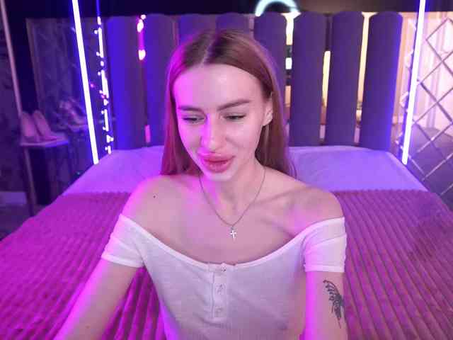 SnowWhiteee webcam