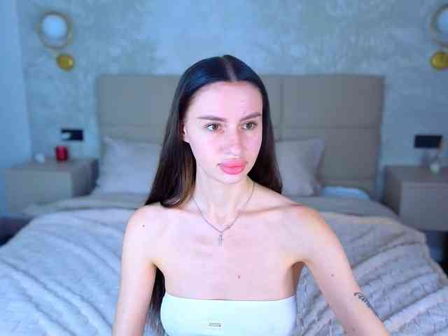 SnowWhiteee webcam