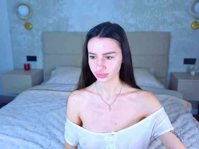 SnowWhiteee webcam