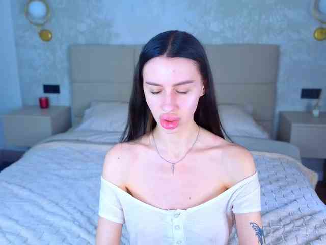 SnowWhiteee webcam