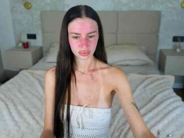 SnowWhiteee webcam