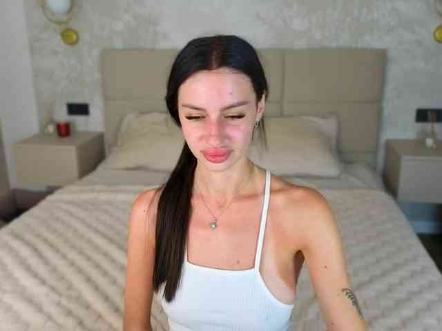 SnowWhiteee webcam